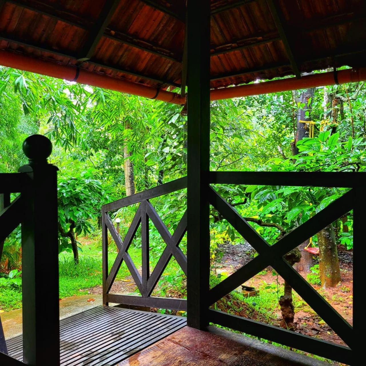 Greens Tree House & Wood House Sultan Bathery Exterior foto